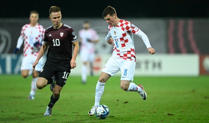 包含立陶宛国家队客场不敌拉脱维亚，提前结束欧预赛征程的词条