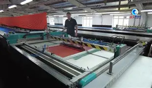 关于霍德斯菲尔德辗转获胜，实现逆袭的信息