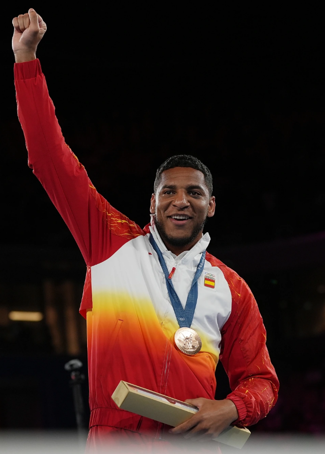 西班牙选手斗志昂扬勇夺金牌