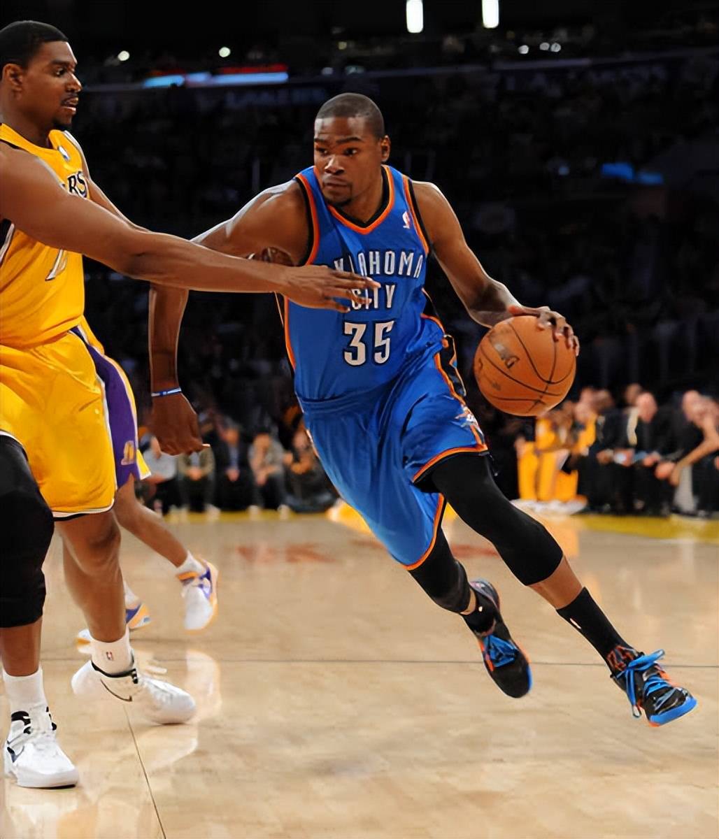 杜兰特连续十五场比赛得分超过出色防守，SKT挑战极限！的简单介绍